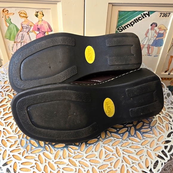 B.O.C. Born brown leathe clogs Sz 8 ⭐️ - Picture 9 of 9